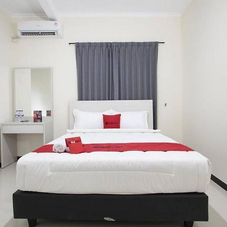 Reddoorz @ Genteng Surabaia Exterior foto