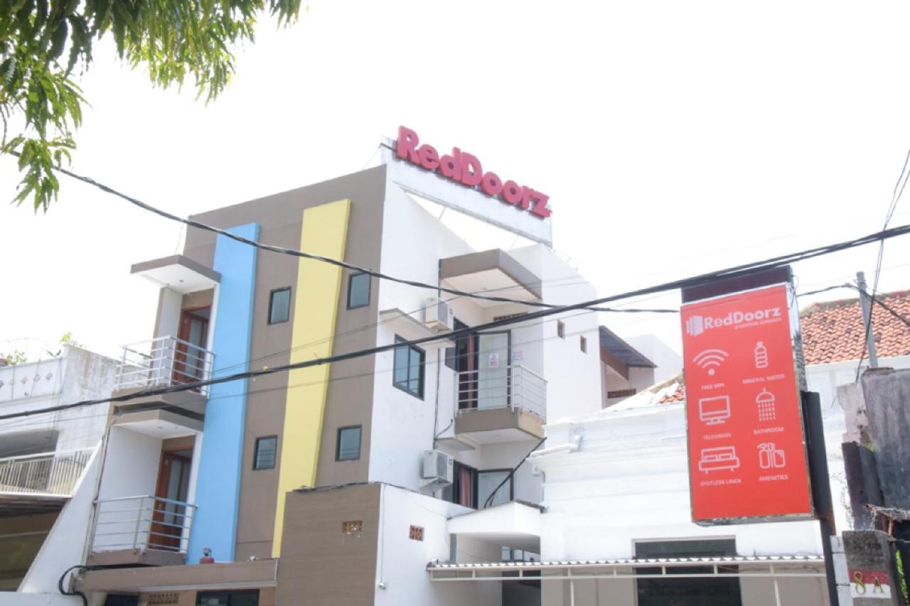 Reddoorz @ Genteng Surabaia Exterior foto