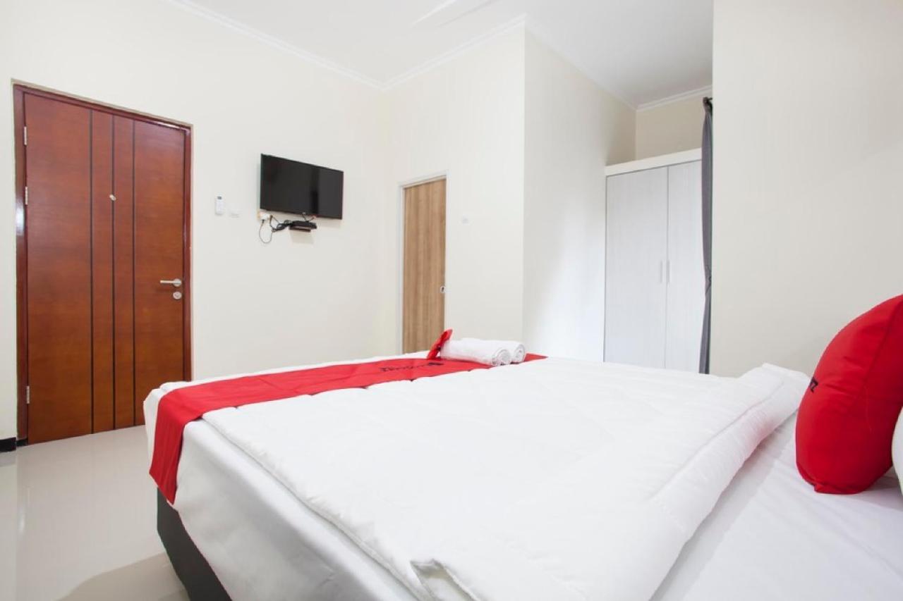 Reddoorz @ Genteng Surabaia Exterior foto