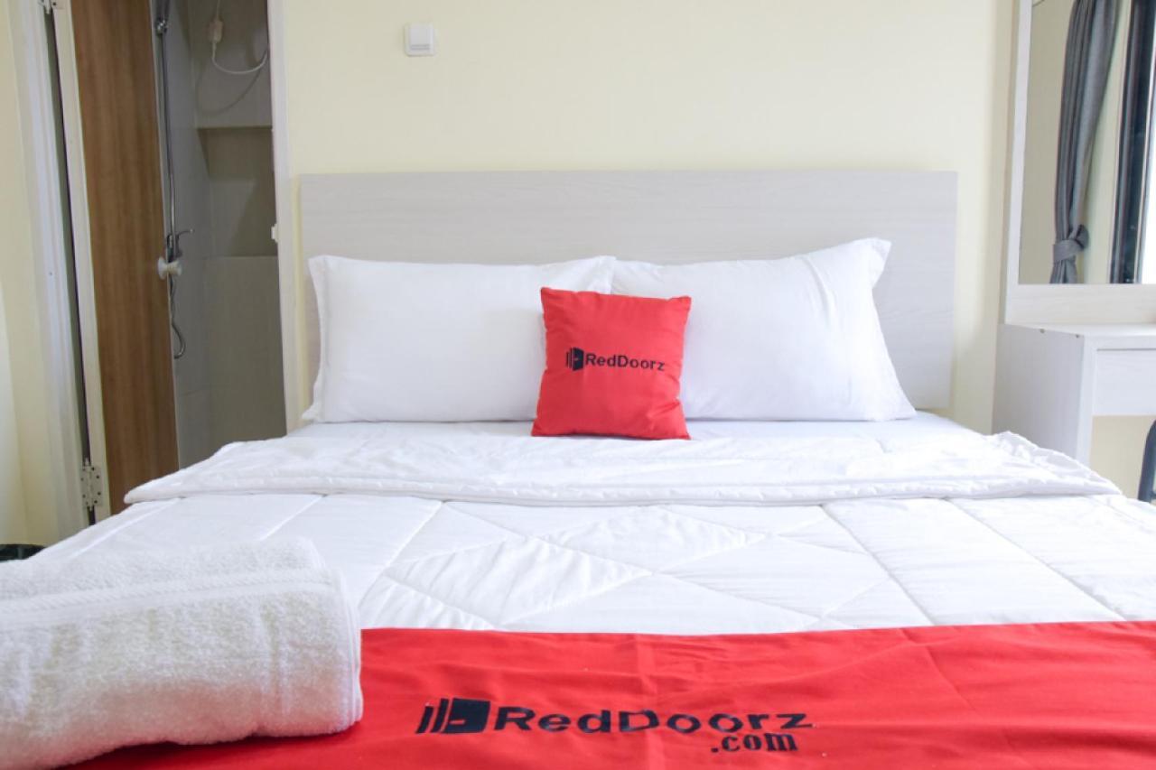 Reddoorz @ Genteng Surabaia Exterior foto
