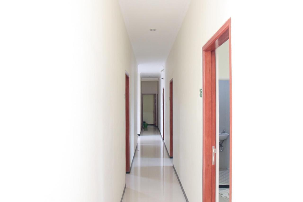 Reddoorz @ Genteng Surabaia Exterior foto
