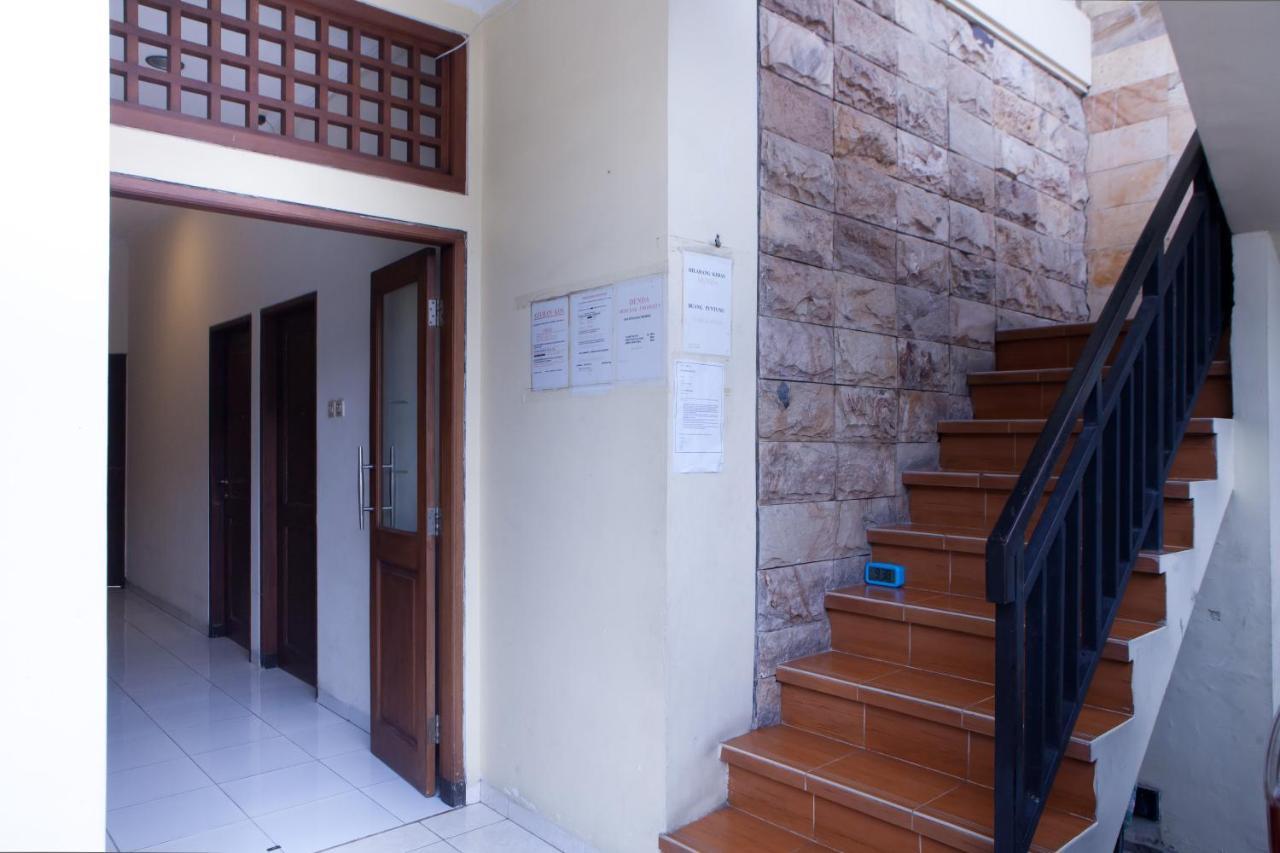 Reddoorz @ Genteng Surabaia Exterior foto