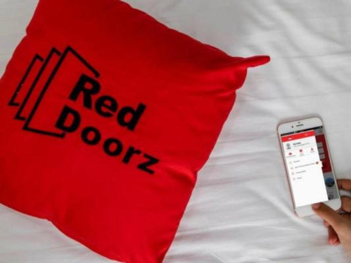 Reddoorz @ Genteng Surabaia Exterior foto